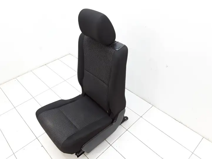 Toyota Corolla Verso AR10 (2004 - 2009) Второй ряд сидений — фото 4