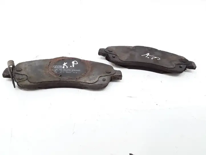 Toyota Corolla Verso AR10 (2004 - 2009) Передние тормозные колодки — фото 2
