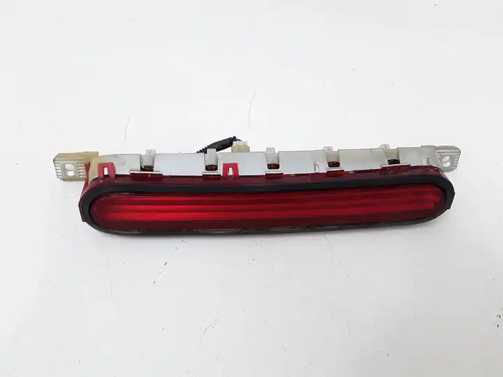 Toyota Corolla Verso E121 (2004 - 2007) Дополнительный стоп фонарь — фото 1