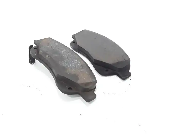 Toyota Corolla Verso E121 (2004 - 2007) Передние тормозные колодки — фото 2