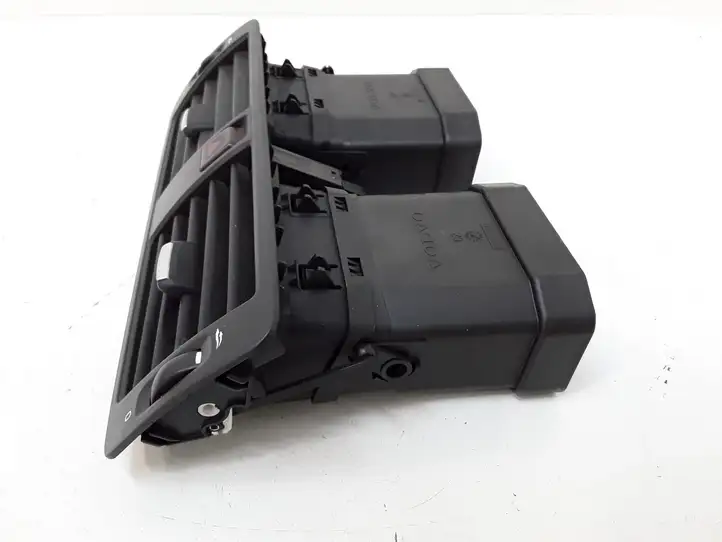 Volvo S40 (2007 - 2012) Центральный воздушный дефлектор — фото 3