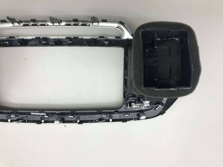 Kia Sorento (2017 - 2020)  84740C5100CP7 Отделочный щит панели (центральный)