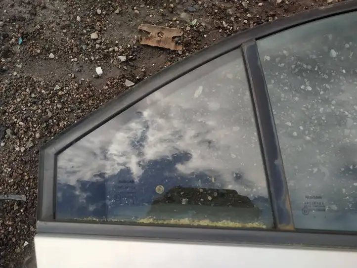 Nissan Primera (2001 - 2008) Форточка двери — фото 2