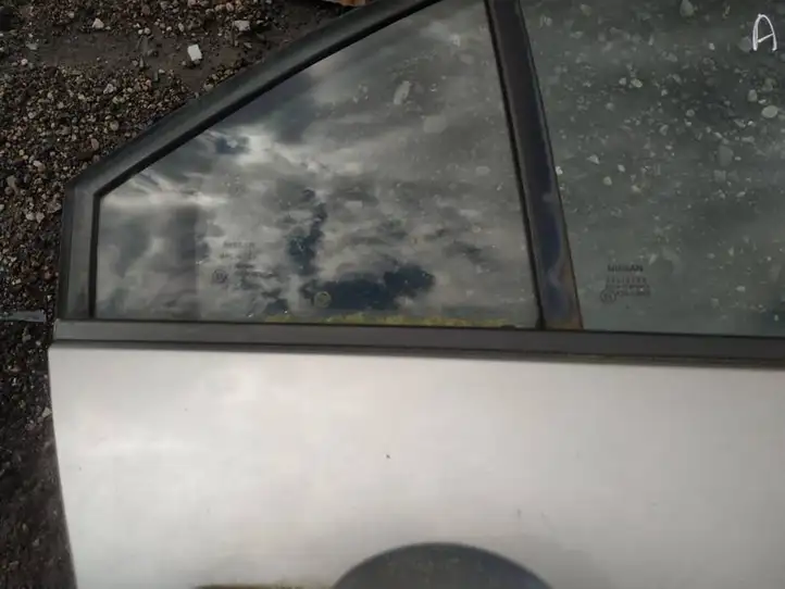 Nissan Primera (2001 - 2008) Накладка стекла задней двери — фото 2