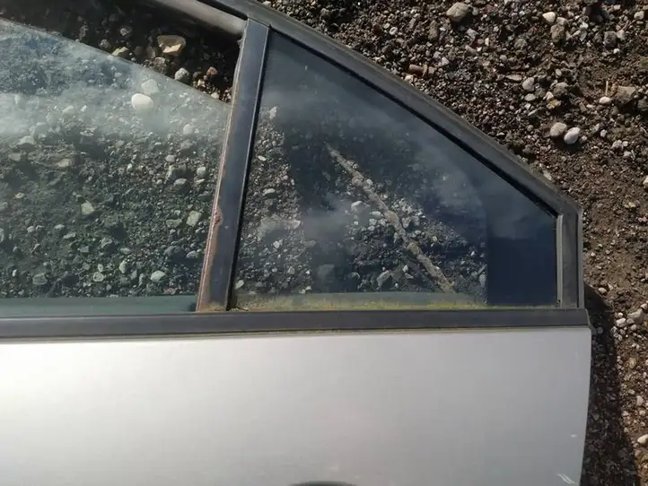Nissan Primera (2001 - 2008) Накладка стекла задней двери — фото 2