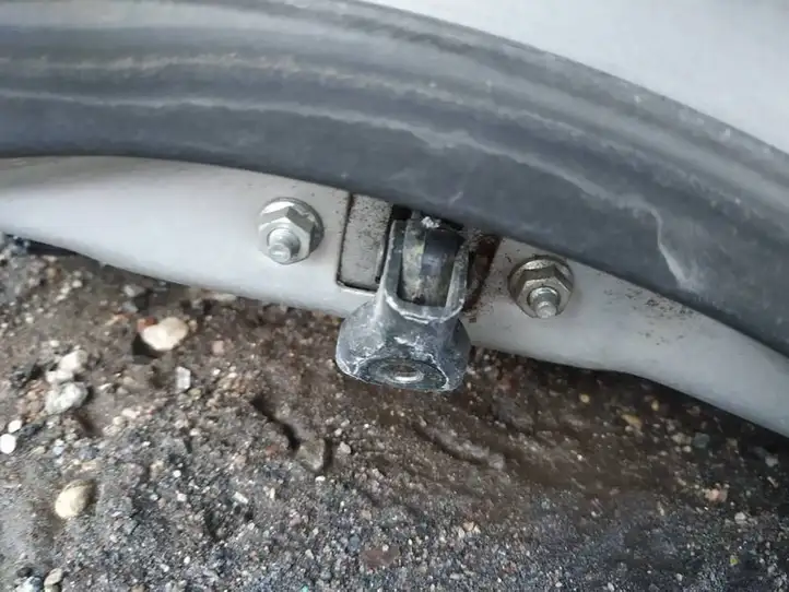 Toyota Corolla Verso AR10 (2004 - 2009) Ограничитель задней двери — фото 1