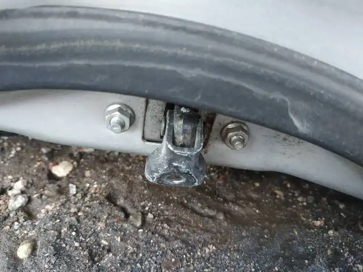 Toyota Corolla Verso AR10 (2004 - 2009) Ограничитель задней двери — фото 2