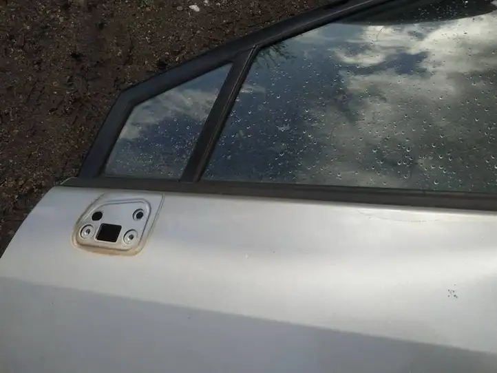 Toyota Corolla Verso AR10 (2004 - 2009) Накладка стекла передней двери — фото 3