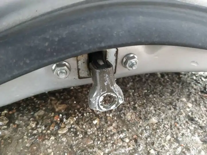 Toyota Corolla Verso AR10 (2004 - 2009) Ограничитель двери — фото 2