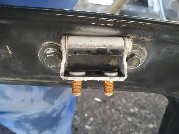 Toyota Corolla E120 E130 (2000 - 2004) Петли крышки багажника — фото 2