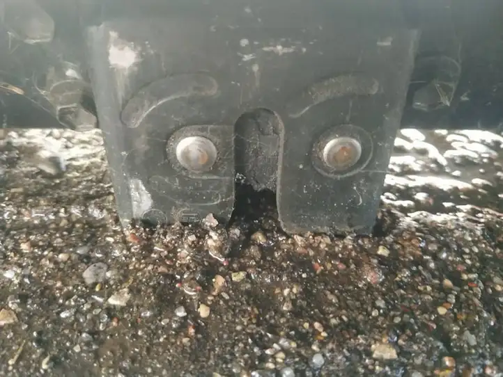 Toyota Corolla E120 E130 (2000 - 2004) Замок крышки багажника — фото 1