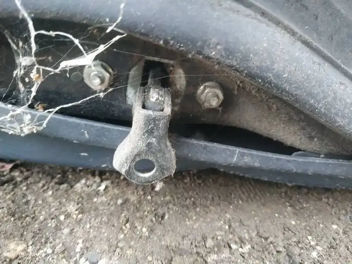 Toyota Corolla E120 E130 (2000 - 2004) Ограничитель задней двери — фото 2