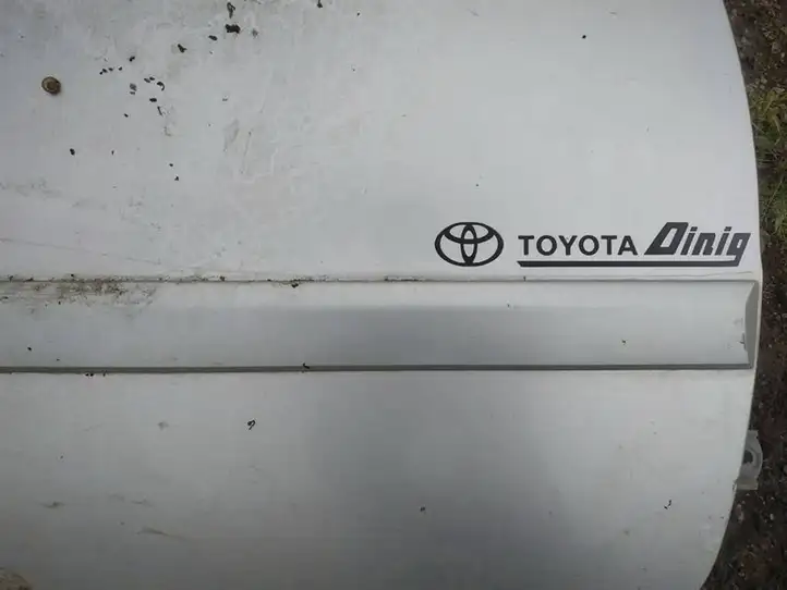 Toyota Avensis T220 (2000 - 2003) Молдинг передней двери — фото 3