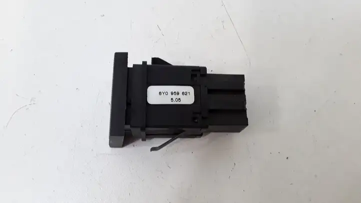 Skoda Fabia Mk1 (6Y) (1999 - 2007) 6Y0959621 Кнопка обогрева стекла — фото 2