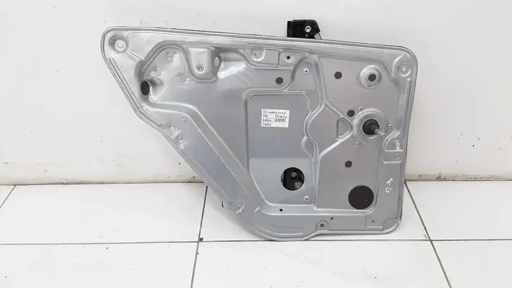 Skoda Fabia Mk1 (6Y) (1999 - 2007) 6Y0839751H Механический стеклоподъемник задней двери — фото 1