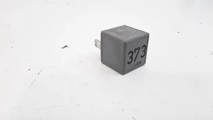 Volkswagen PASSAT B5.5 (2001 - 2005) 8D0951253A Другое реле — фото 1