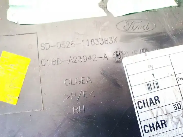Ford Fiesta (2013 - 2017) c1bba23942a Обшивка передней двери — фото 3
