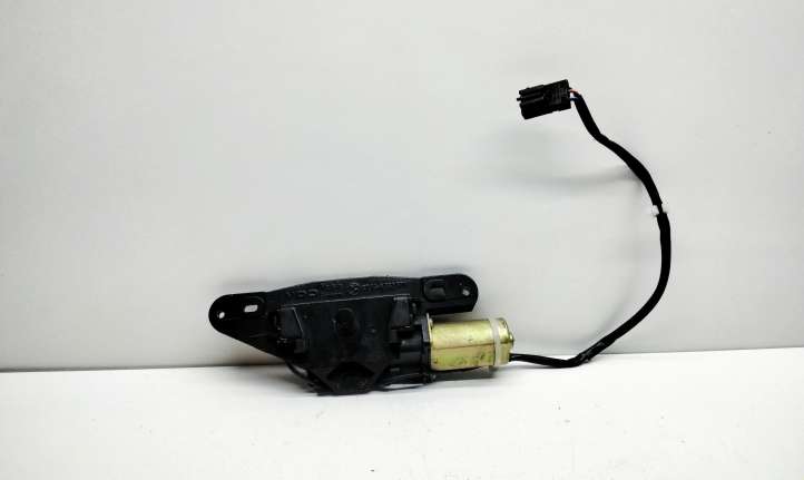 BMW 5 E39 (1996 - 2003)  8362371 Притягиватель задней крышки