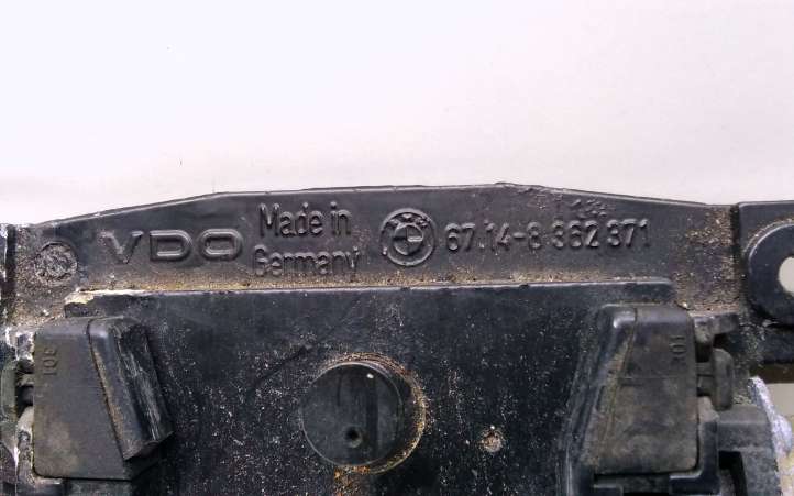 BMW 5 E39 (1996 - 2003)  8362371 Притягиватель задней крышки