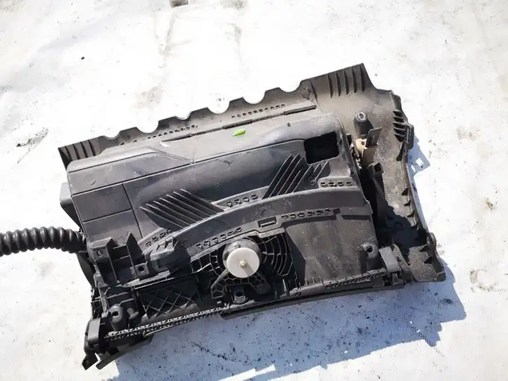 Skoda Octavia Mk2 (1Z) (2004 - 2013) 1z1357103 Вещевой ящик — фото 2
