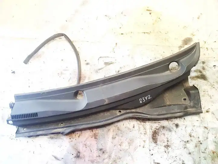 Toyota Corolla Verso AR10 (2004 - 2009) 557820f010 Жабо стеклоочистителей — фото 1