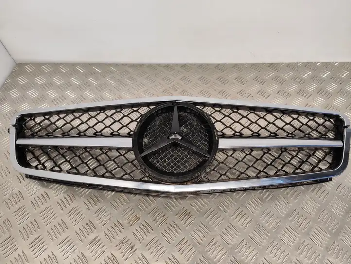 Mercedes-Benz C W204 (2007 - 2014)   Передняя решётка