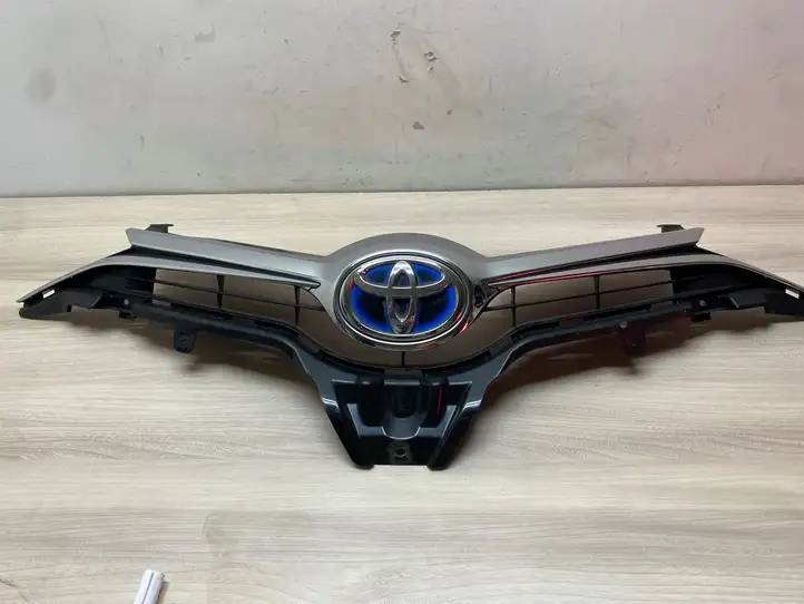 Toyota Auris E180 (2012 - 2018) 5311402380 Передняя решетка — фото 1