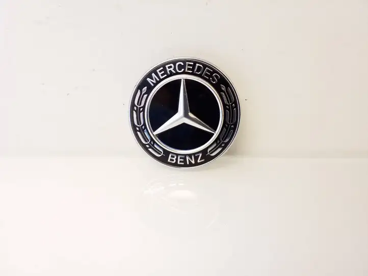 Mercedes-Benz CLA C117,X117,W117 (2013 - 2019) A0008171601 Эмблема автомобиля — фото 1