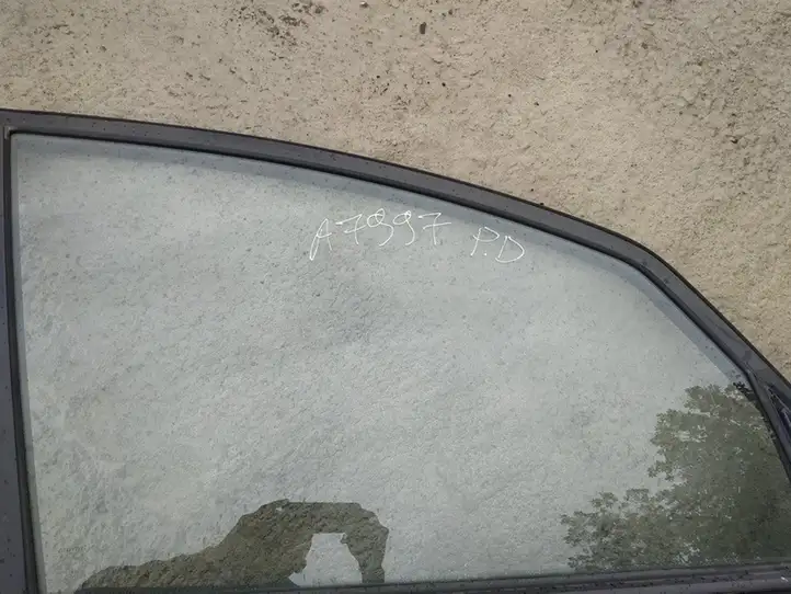 Toyota Corolla Verso E121 (2001 - 2004) Стекло передней двери — фото 1