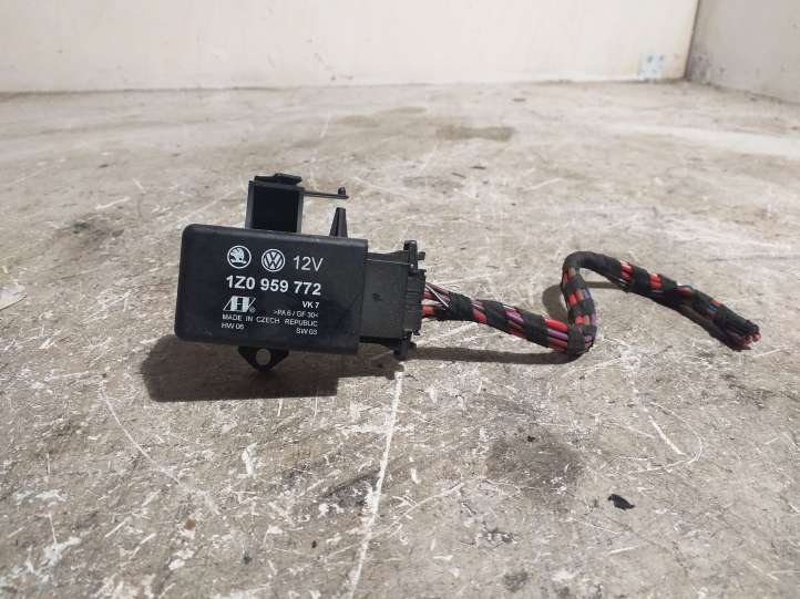 Volkswagen PASSAT B6 (2005 - 2010)  1Z0959772 Реле обогрева
