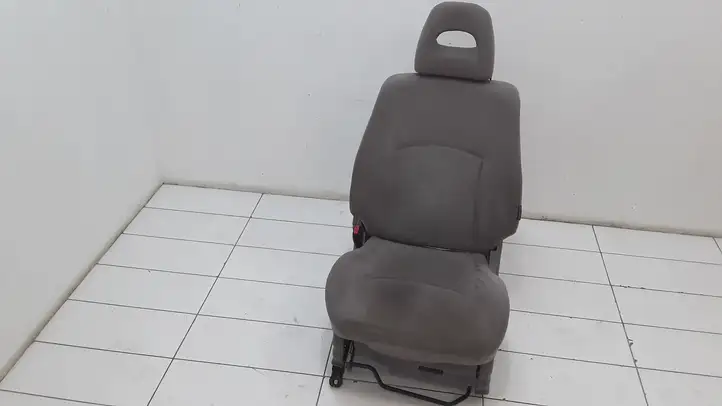 Nissan Almera (2000 - 2006) Переднее сиденье водителя — фото 1