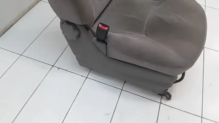 Nissan Almera (2000 - 2006) Переднее сиденье водителя — фото 5
