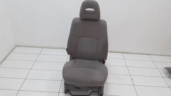 Nissan Almera (2000 - 2006) Переднее сиденье пассажира — фото 1