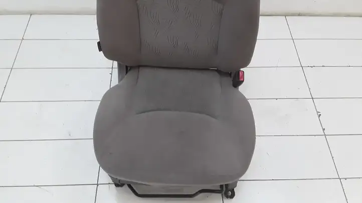 Nissan Almera (2000 - 2006) Переднее сиденье пассажира — фото 3