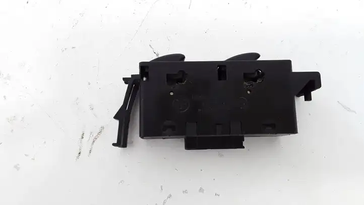 BMW 3 E46 (1998 - 2005) 8381514 Кнопка стеклоподъемников — фото 2