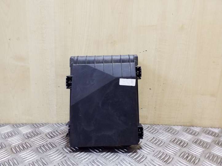 Volkswagen Touran I (2003 - 2010)  1K0937132D Крышка ящика предохранителей