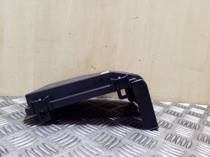 Volkswagen Touran I (2003 - 2010)  1K0937132D Крышка ящика предохранителей