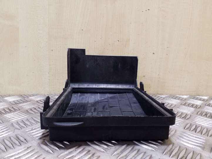 Volkswagen Touran I (2003 - 2010)  1K0937132D Крышка ящика предохранителей