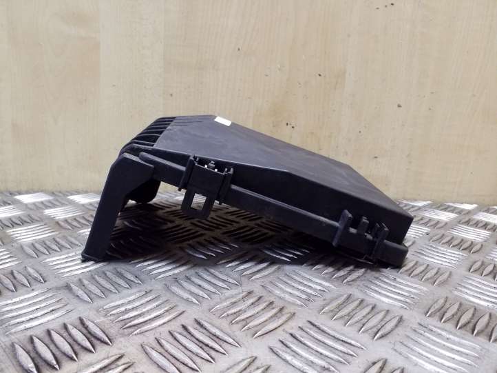 Volkswagen Touran I (2003 - 2010)  1K0937132D Крышка ящика предохранителей