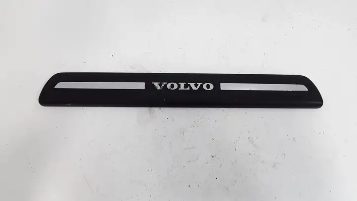 Volvo V50 (2004 - 2008) Внутренняя отделка переднего порога — фото 1