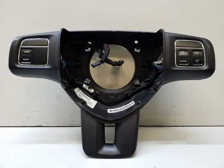 Dodge Grand Caravan (2007 - 2020) 1WC22DX9AA Кнопки на рулевом колесе — фото 1