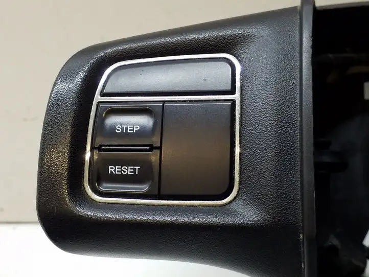 Dodge Grand Caravan (2007 - 2020) 1WC22DX9AA Кнопки на рулевом колесе — фото 2