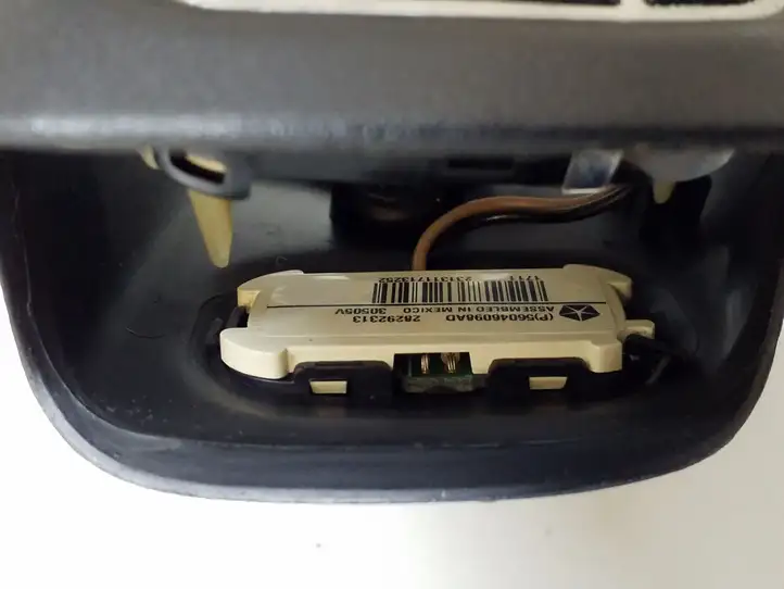 Dodge Grand Caravan (2007 - 2020) 1WC22DX9AA Кнопки на рулевом колесе — фото 5