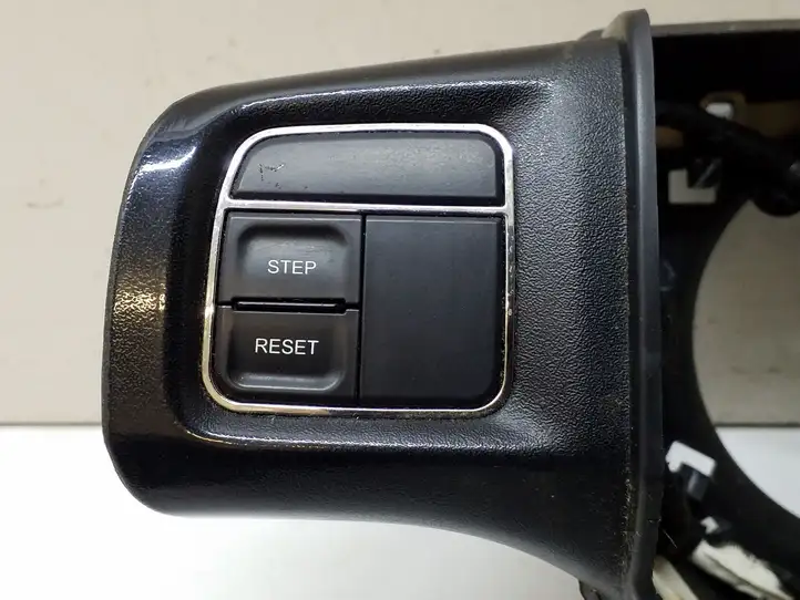 Dodge Grand Caravan (2007 - 2020) 1WC22DX9AD Кнопки на рулевом колесе — фото 5