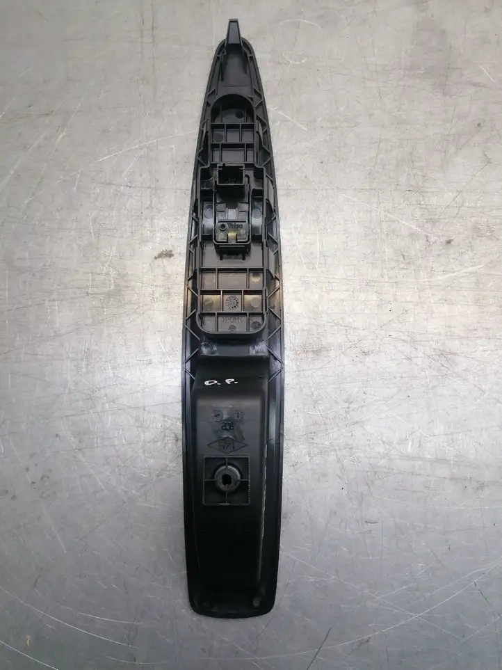 Citroen C4 (2004 - 2008) 9651465677 Кнопка стеклоподъемников — фото 3