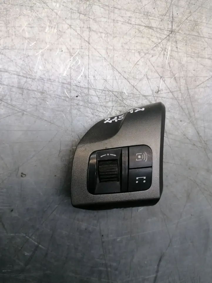 Opel Astra H (2004 - 2009) 305260285057 Кнопки на рулевом колесе — фото 1