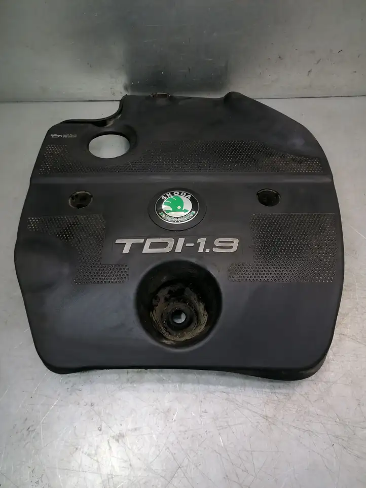 Skoda Octavia Mk1 (1U) (1996 - 2004) 038103925 Крышка двигателя декоративная — фото 1