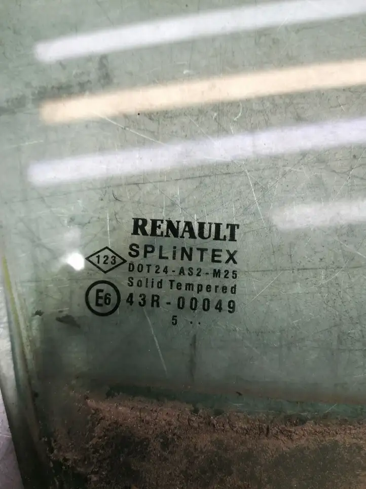 Renault Scenic II - Grand scenic II (2003 - 2006) E643R00049 Форточка двери — фото 2