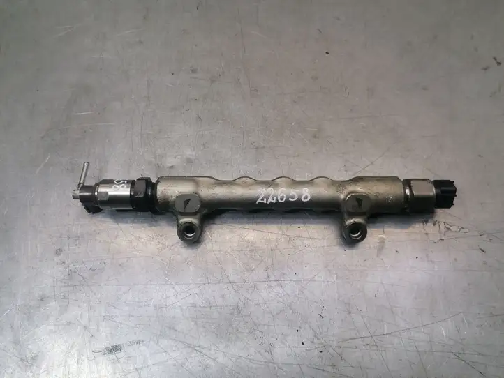Toyota Auris 150 (2006 - 2012) Магистральная топливная трубка — фото 1