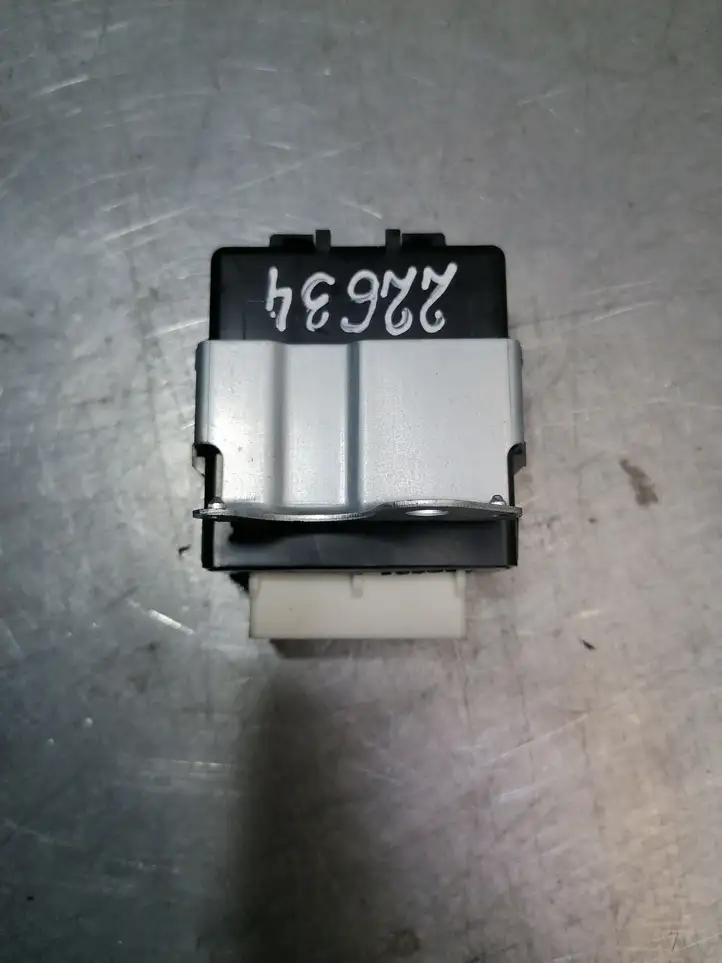 Toyota Auris 150 (2006 - 2012) 8594002040 Реле стеклоочистителей — фото 3